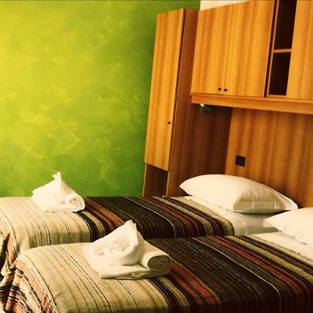 Hotel Antares Garni Giulianova Buitenkant foto