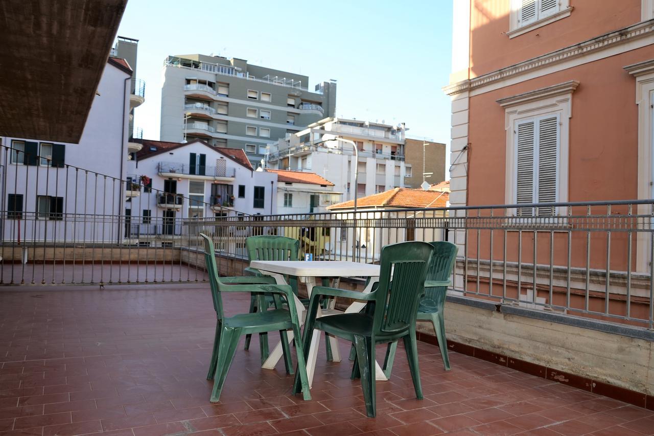 Hotel Antares Garni Giulianova Buitenkant foto