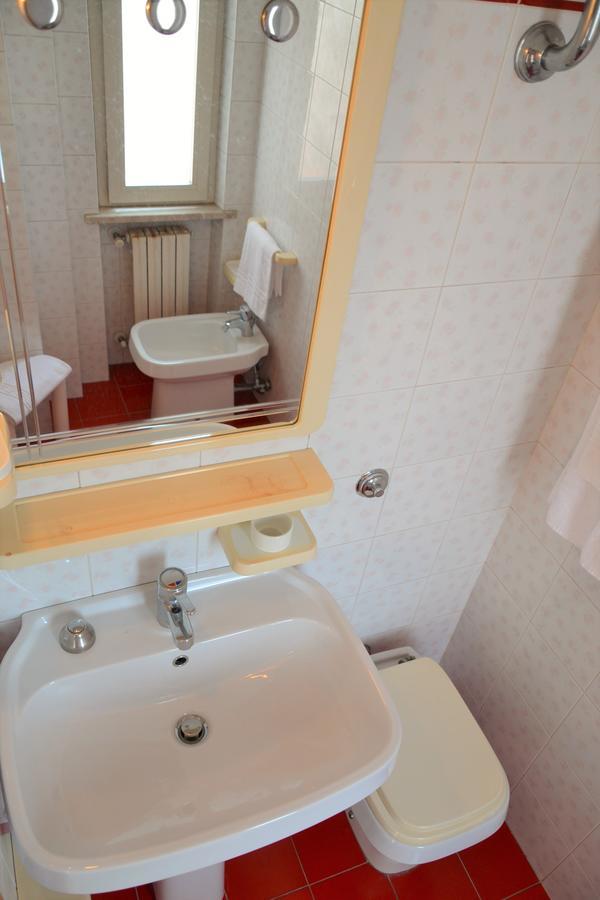 Hotel Antares Garni Giulianova Buitenkant foto
