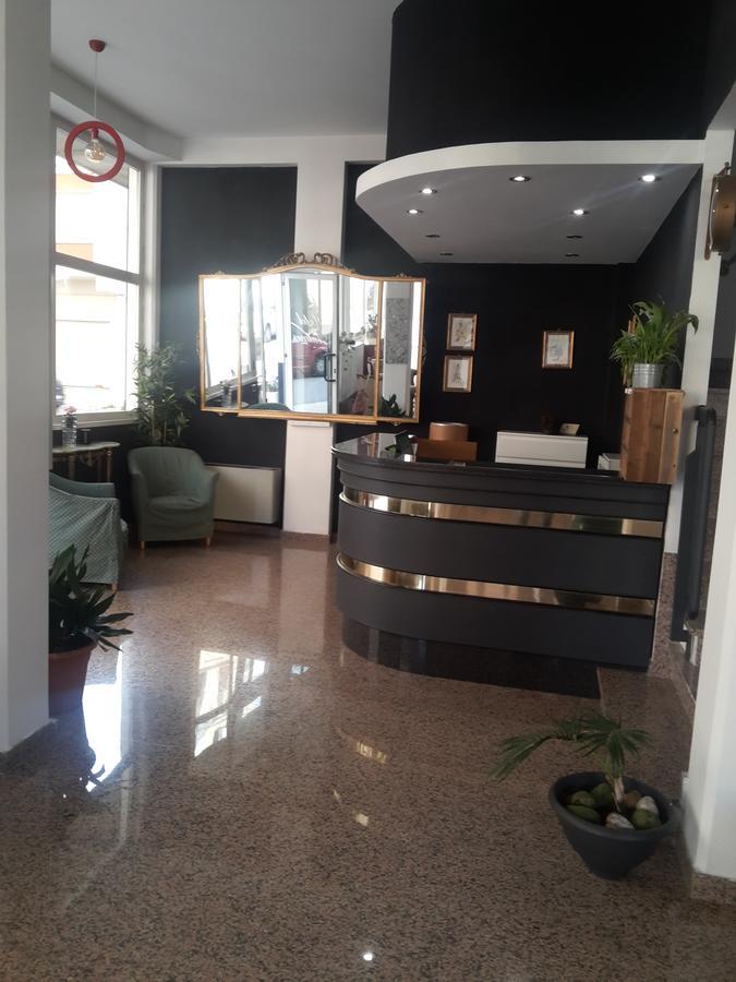Hotel Antares Garni Giulianova Buitenkant foto