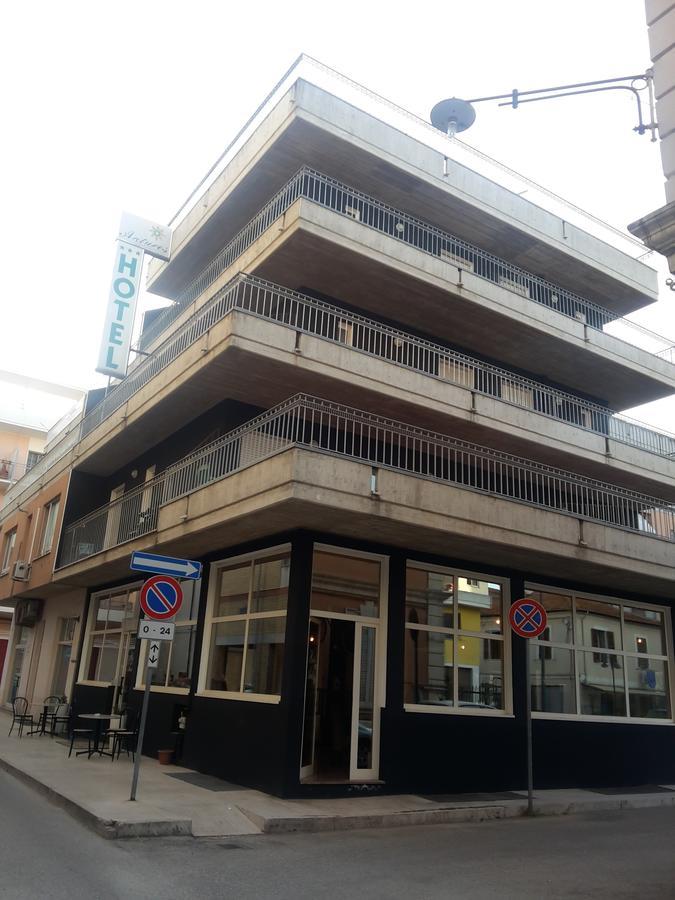 Hotel Antares Garni Giulianova Buitenkant foto