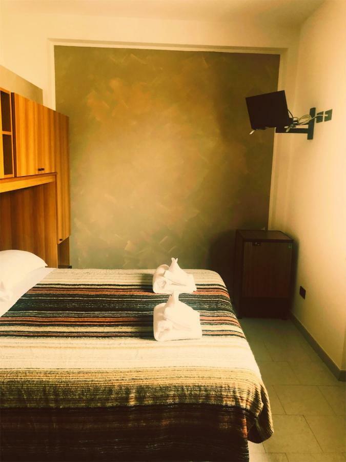 Hotel Antares Garni Giulianova Buitenkant foto