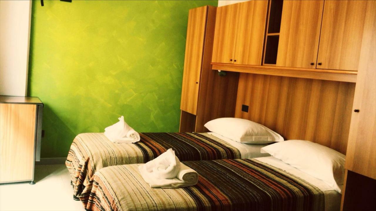 Hotel Antares Garni Giulianova Buitenkant foto