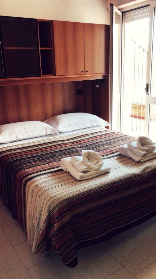 Hotel Antares Garni Giulianova Buitenkant foto
