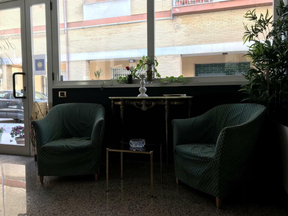Hotel Antares Garni Giulianova Buitenkant foto